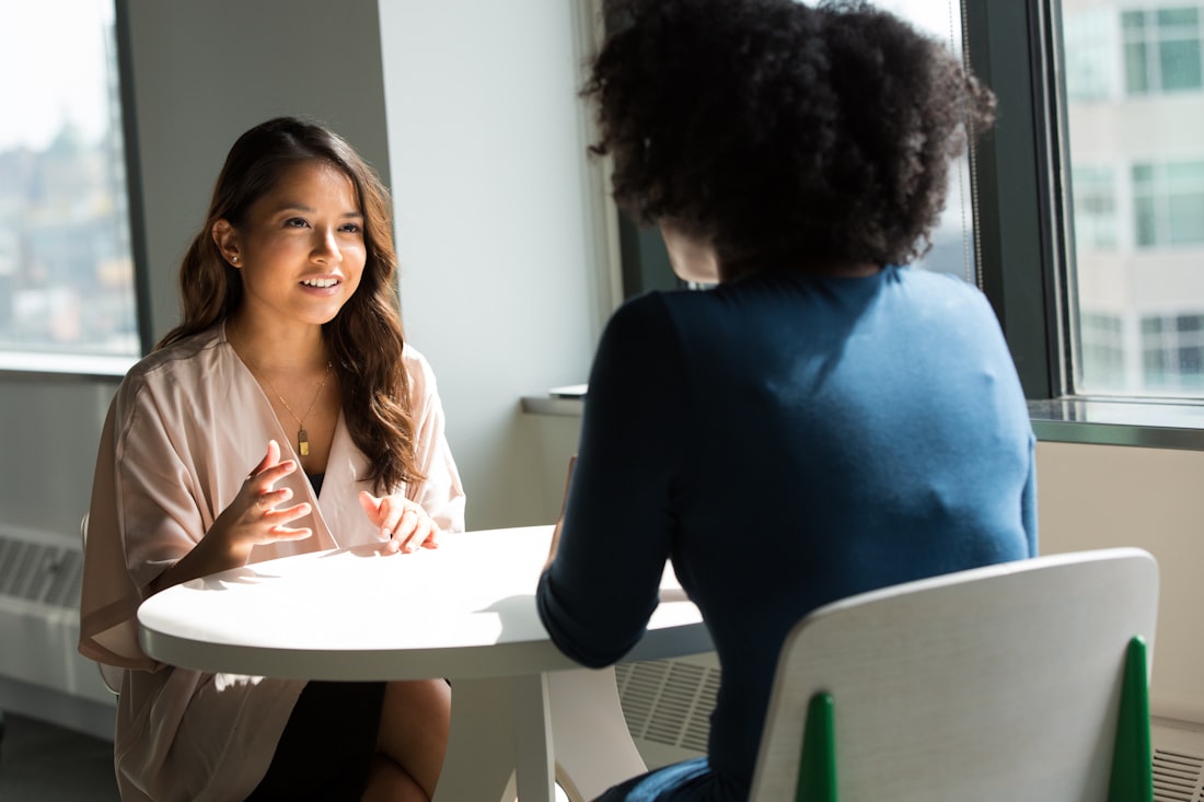A founder in a one-on-one consultation getting set up.